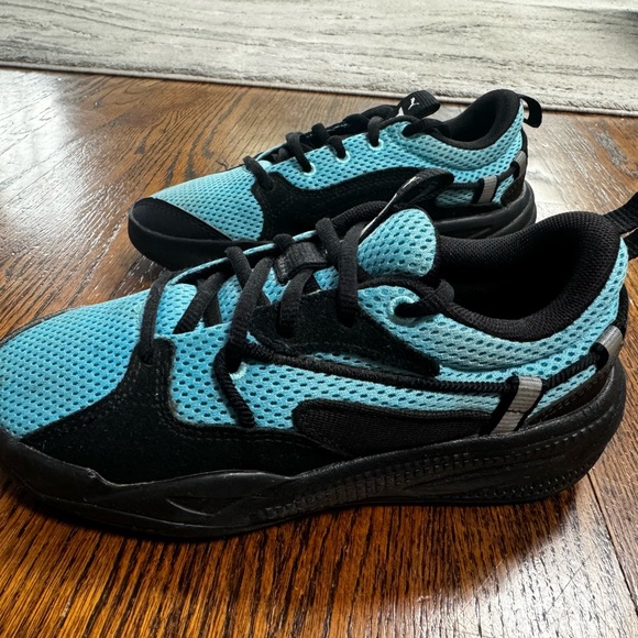 Kids Puma Dreamer Sneakers - Size 2.5Y - Picture 3 of 9